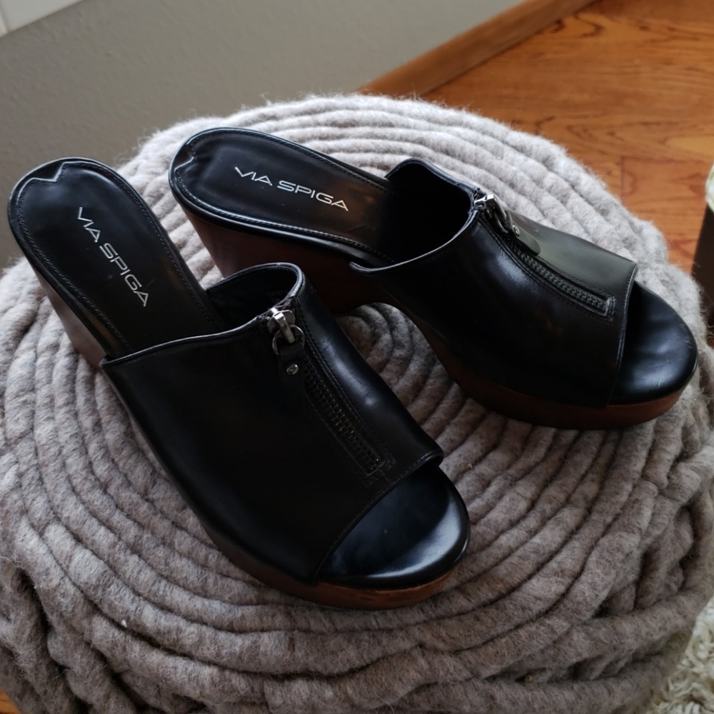 Via Spiga black leather open toe shoes size 8